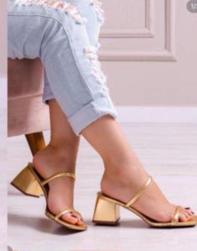 Flat heels