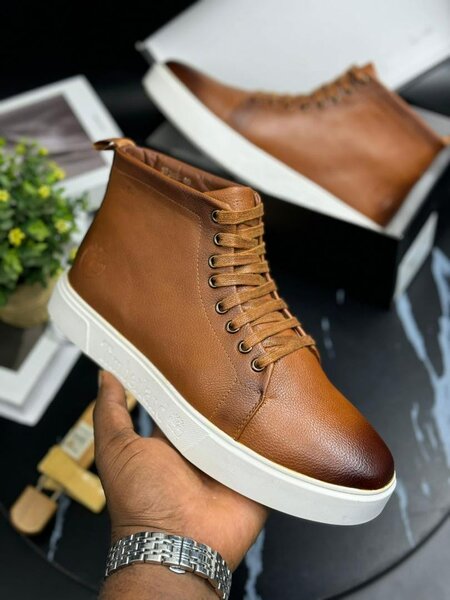 TIMBERLAND BROWN AND WHITE