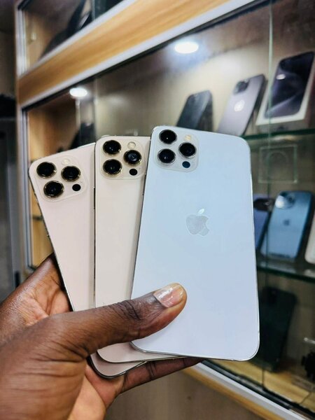 iPhone 12pro max 128giga sans Face ID