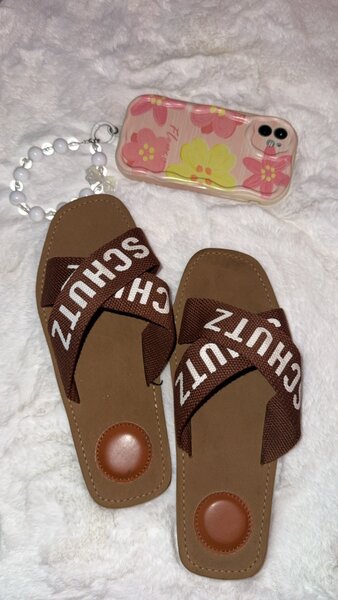 Ladies slippers