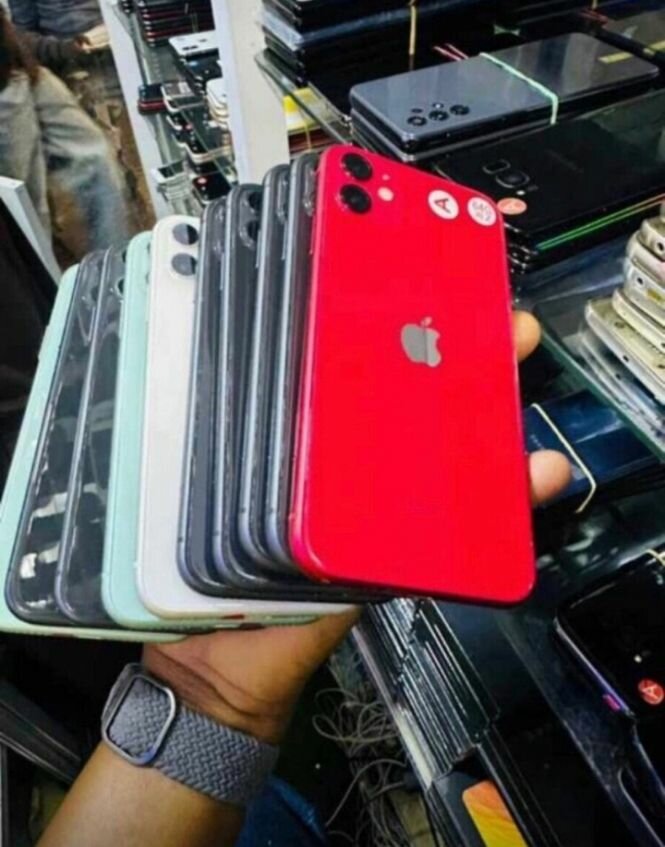 IPHONE 11 64 GiG