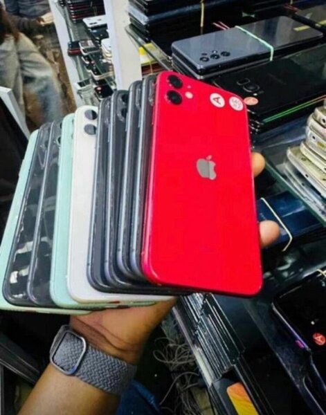 IPHONE 11 64 GiG