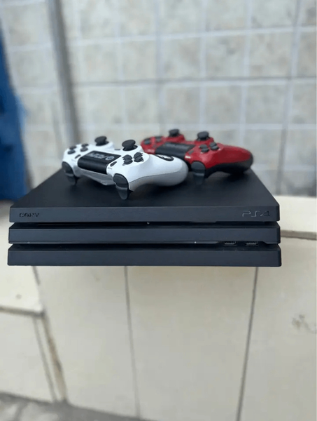 Console PS4 Pro avec Manettes