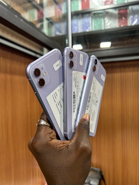 IPHONE 11 64Go 