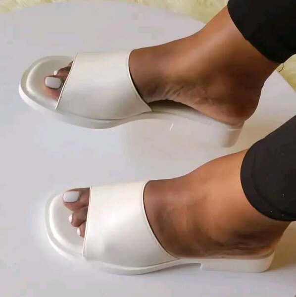 Mules ouvertes élégantes femme