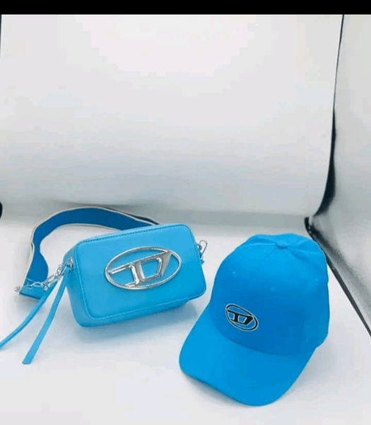 Ensemble bleu sac et chapeau