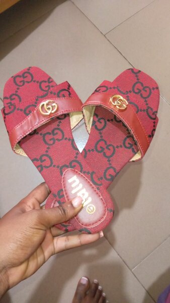 Ladies slippers