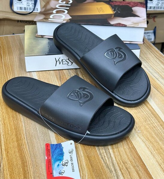 Chic sandales gomme