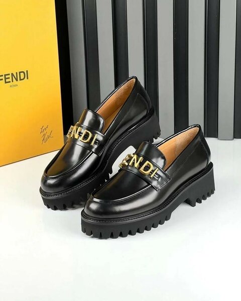 Dress shoe