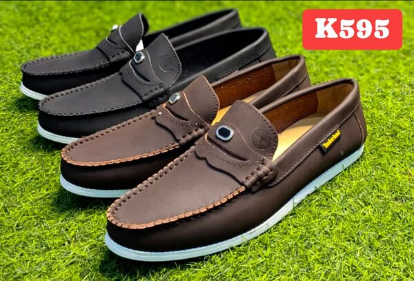 Chaussures en cuir synthétique