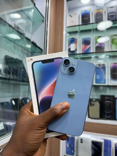 - iPhone 14 128Go