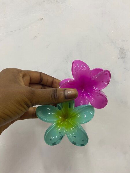 Flower hair claw
