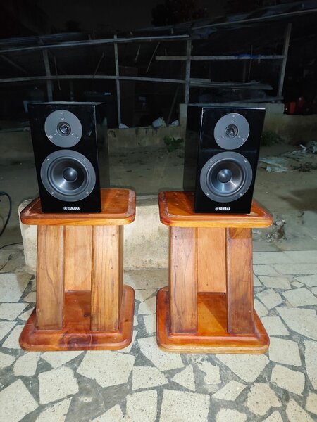 Enceintes Yamaha Noires