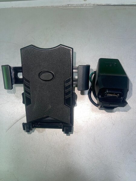 Coques et chargeur de Moto