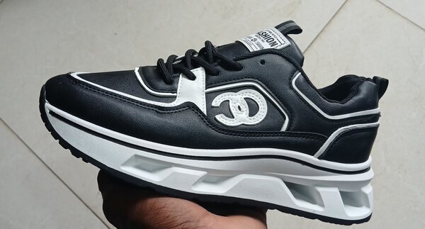 Baskets noires sport tendance
