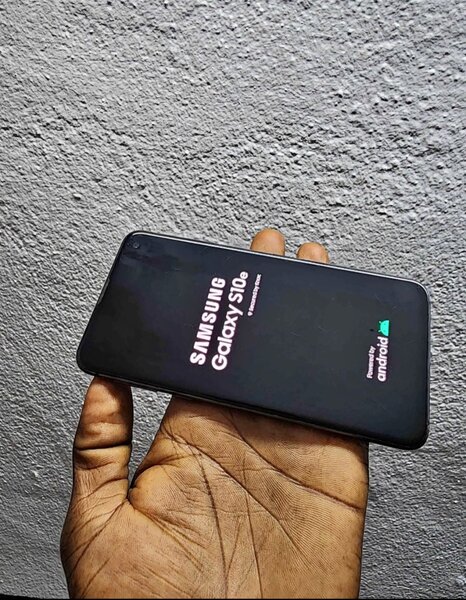 Samsung S10e
