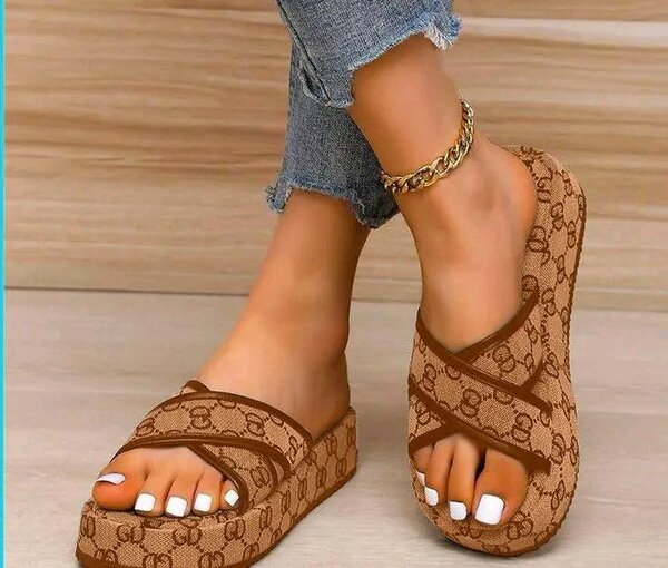 Ladies slippers