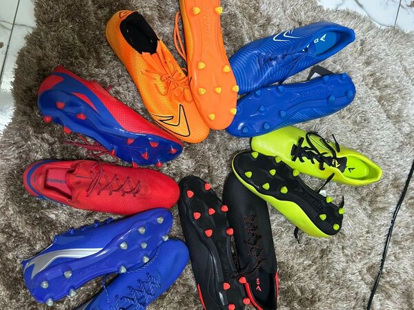 SOCCER FOOTBALL BOOTS