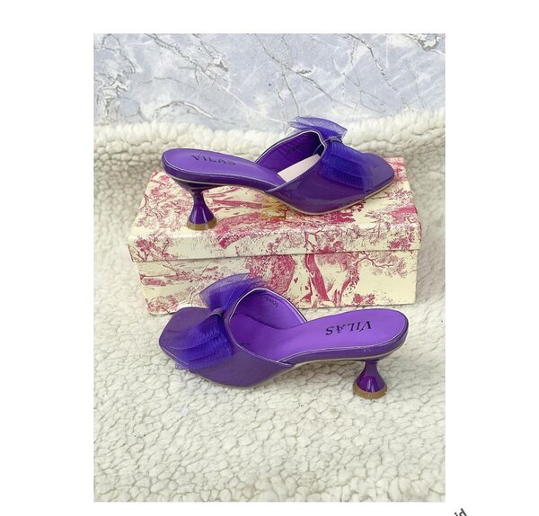 Ladies heel available in size 39