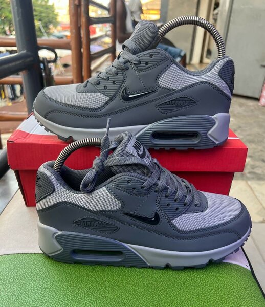 NIKE AIRMAX