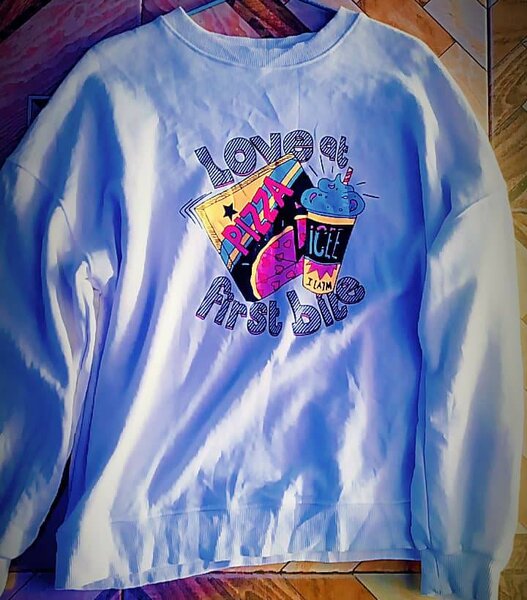 Sweatshirt
