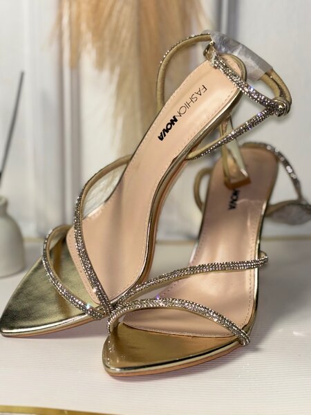 ELITE HEELS
