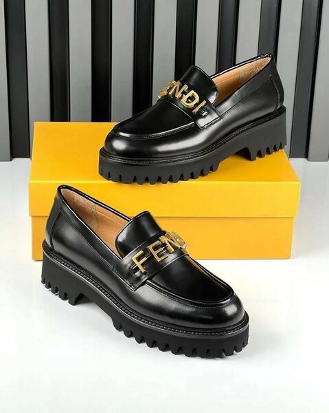 Dress shoe