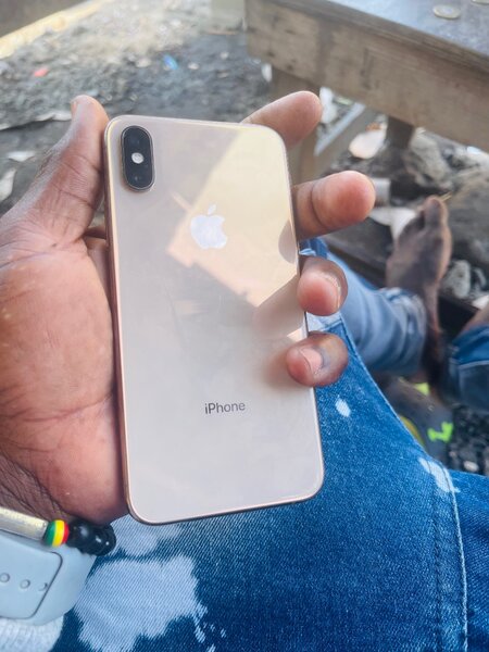 iPhone XS 64 gig