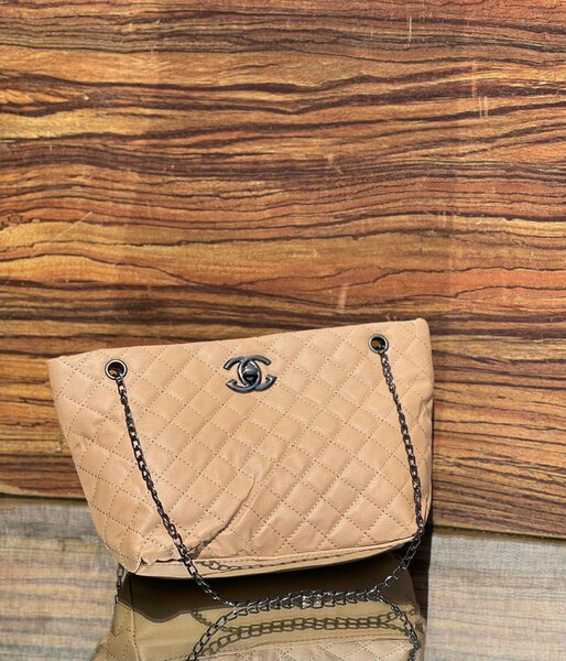 Ladies hand bag