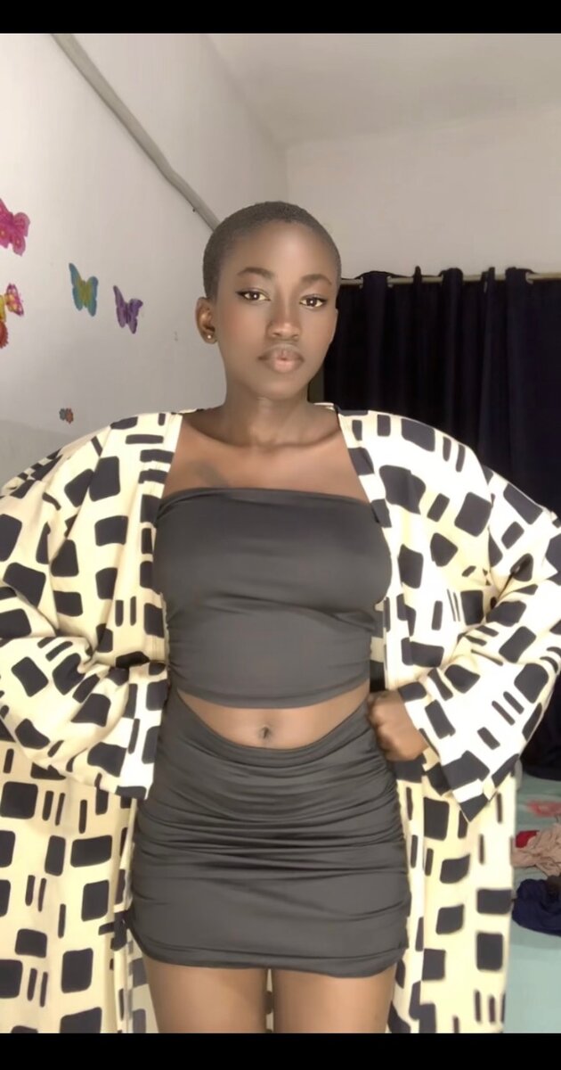 Robe noire élégante femme