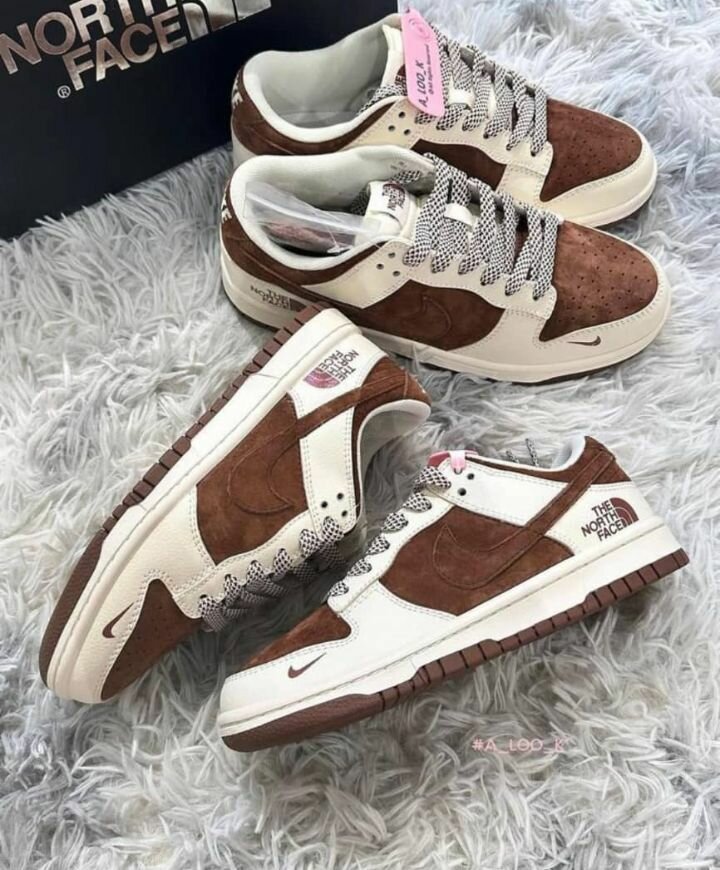 Suede sneaker