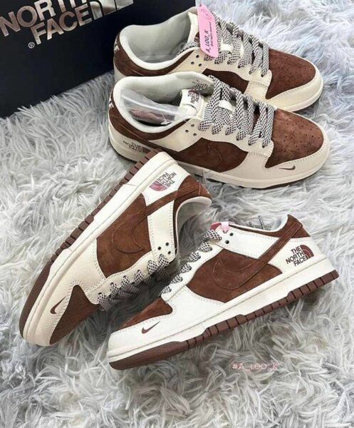 Suede sneaker