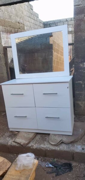 Chest of drawer