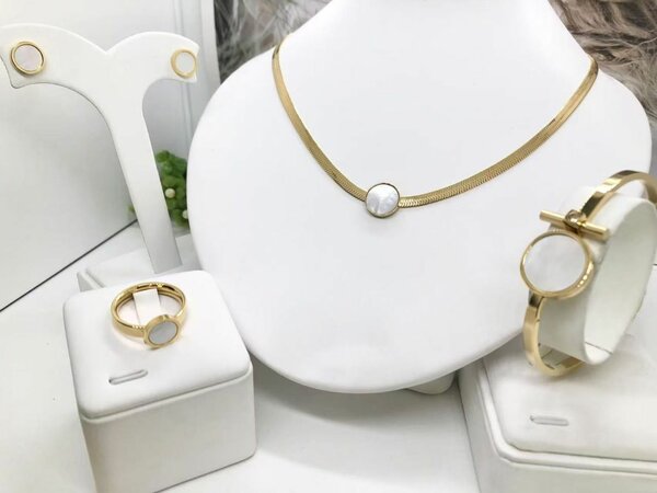 Elegant Gold Jewelry Set