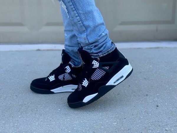 AIR JORDAN 4