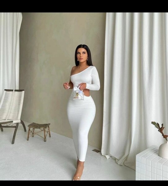 Robe moulante asymétrique blanche