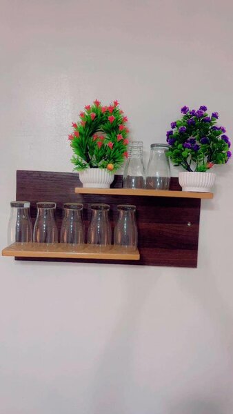 Étagères et objets de décoration