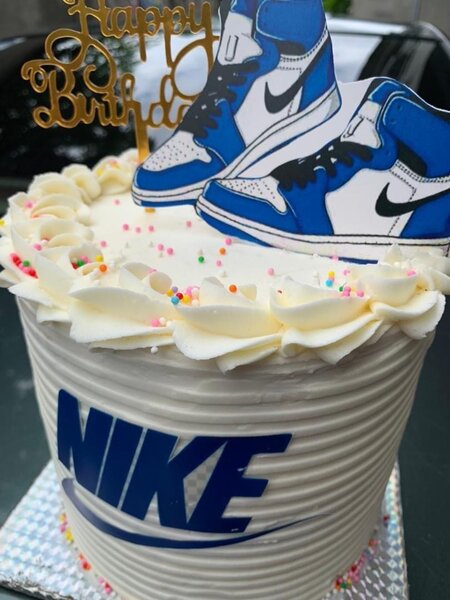 Cakes and flowers