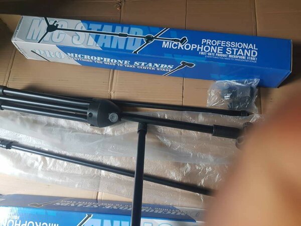 Microphone stand