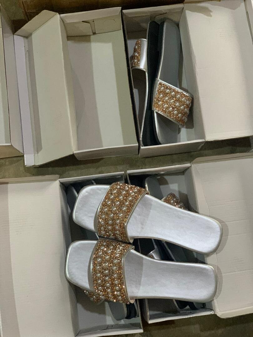 Ladies slippers