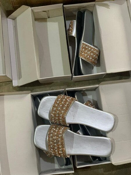 Ladies slippers
