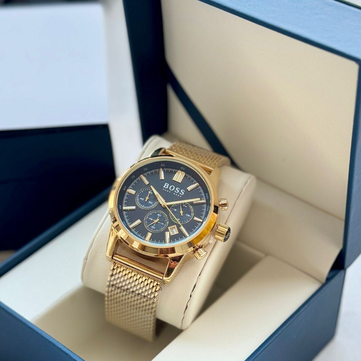 Mens wristwatches