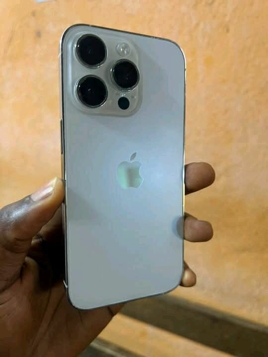 iPhone Moderne 128Go Argent