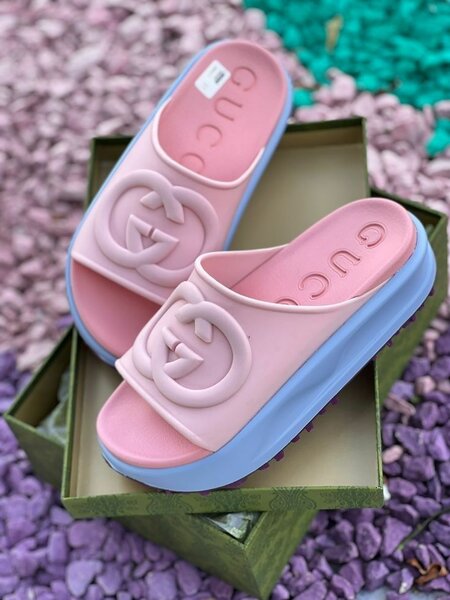 Women's slippers