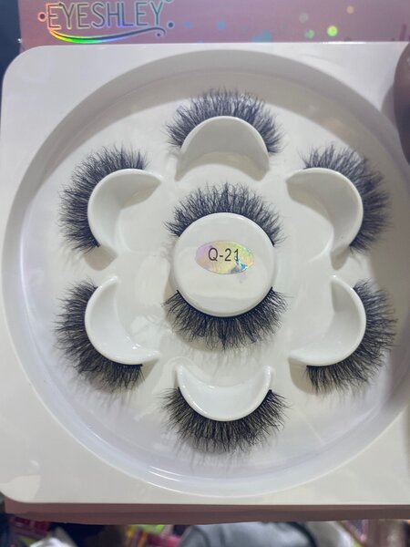 Faux cils