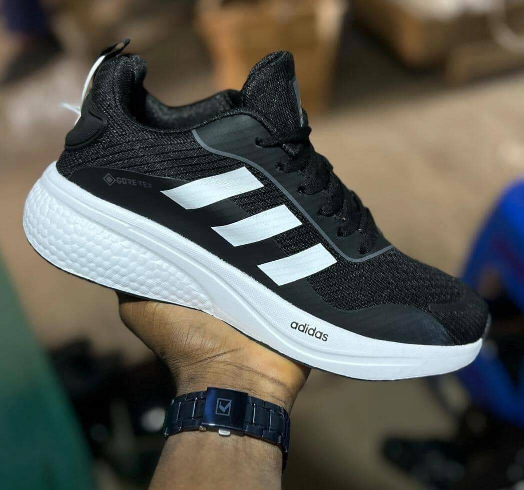 Chaussure de sport Adidas