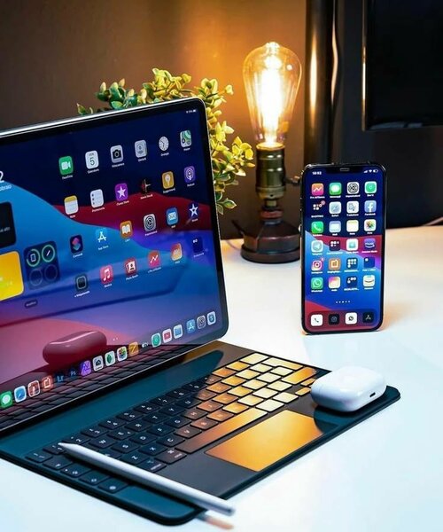 MacBook Pro/ Air