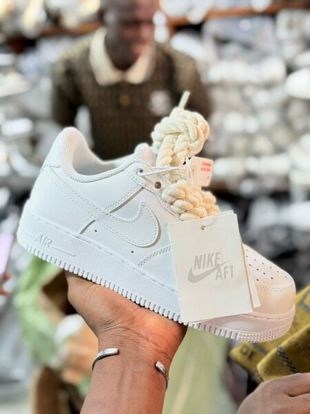 Baskets blanches modernes AF1