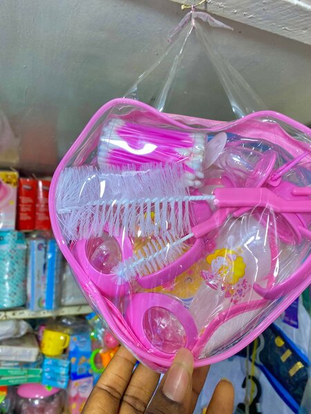 Baby feeding bottle
