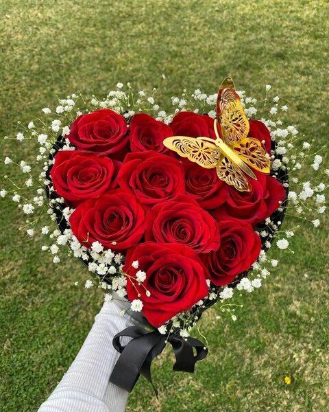 Fresh roses bouquet